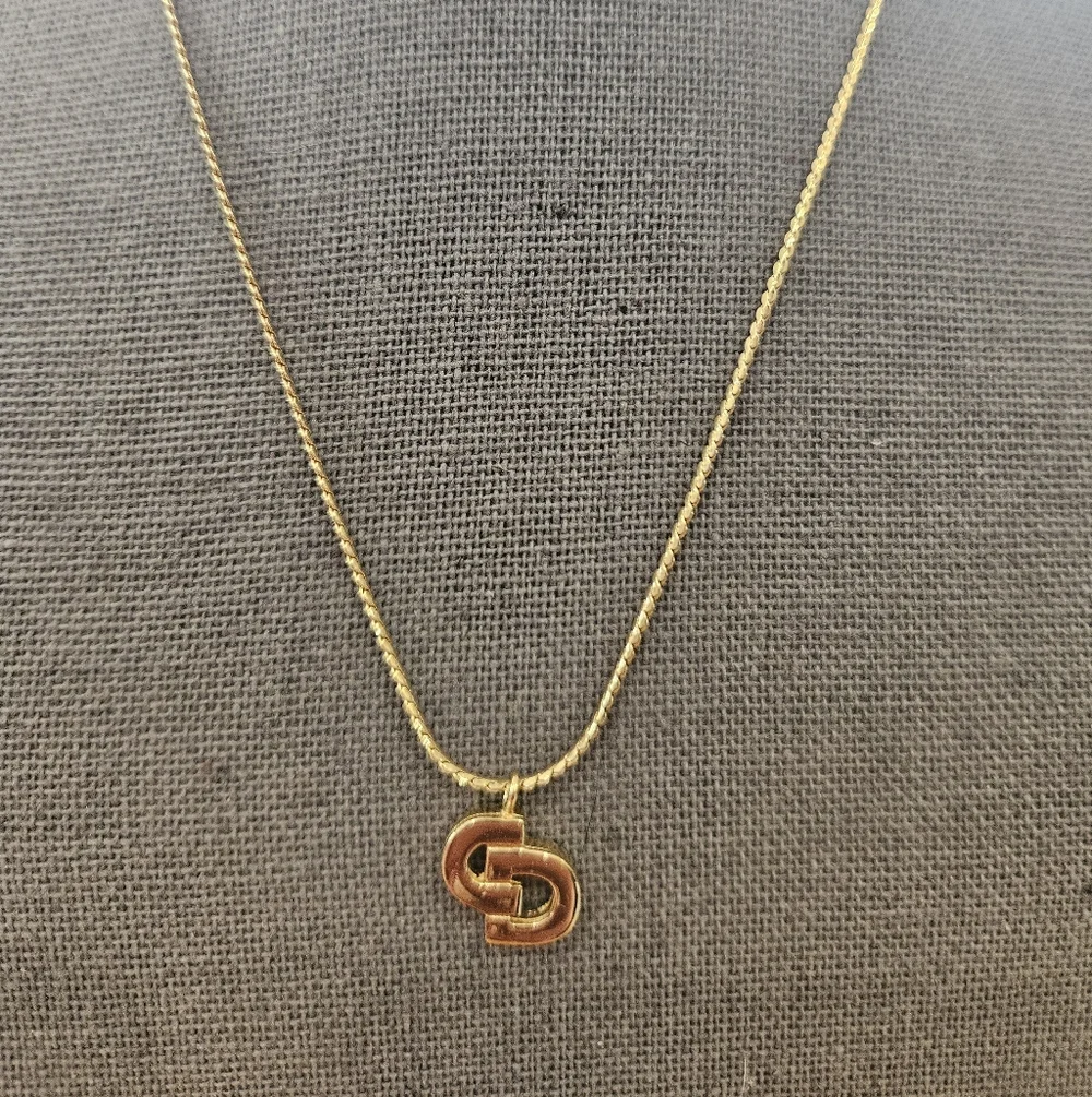 Dior Gold Interlocking Necklace - Picture 6 of 11